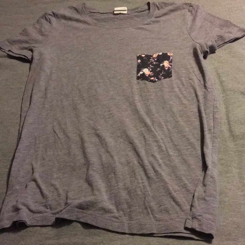 FINAL MARKDOWN!! Vs pink pocket tee